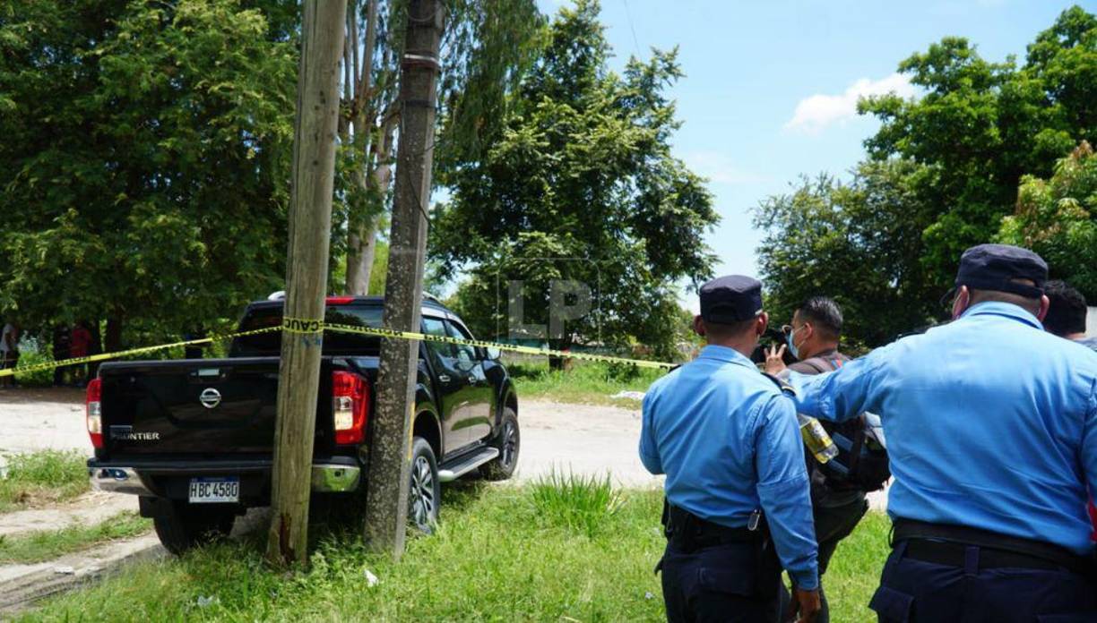 Se presume que los sicarios bajaron a sus victimas del automotor y, posteriormente, les dispararon con armas de grueso calibre.