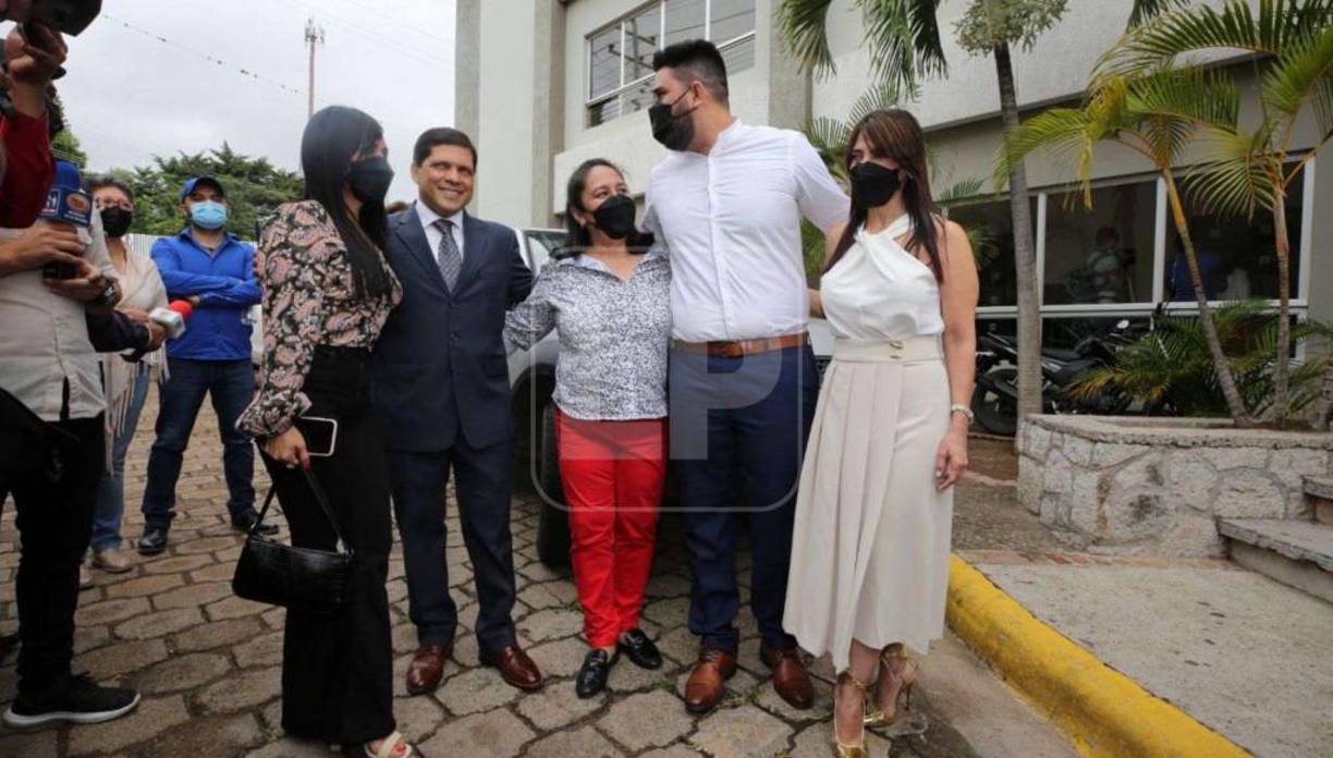 “En otra ocasión lloré por tristeza porque me acusaban de algo en lo que nunca tuve que ver, hoy lloro porque le doy gracias a Dios porque ya pudimos comprobar mi inocencia”, dijo el joven.