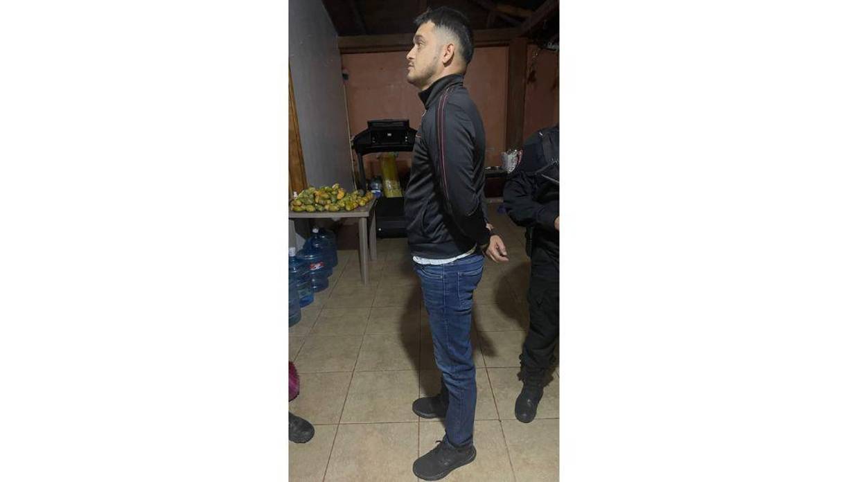 El allanamiento se hizo a eso de las 3:00 a.m. actuando bajo el PCM 15-2023, el cual contempla el estado de excepción y la suspensión de garantías constitucionales hasta el día domingo 21 de mayo de 2023.