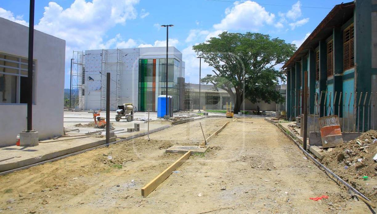 El jefe de infraestructura, Luis Saa, dice que el 11 de octubre estará listo el macrodistrito de Cofradía y confirmó que han existido atrasos. “Se sigue trabajando pero si hemos tenido retrasos” aseguró.