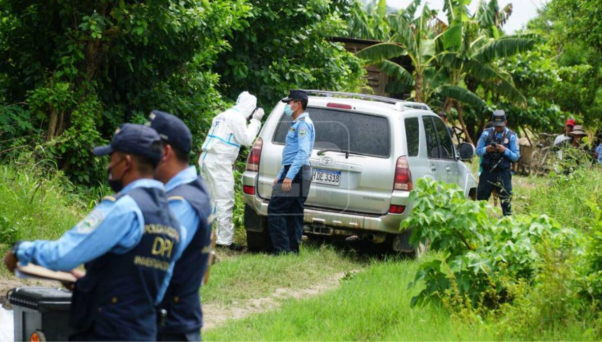 Personas que se dedican a la siembra de palma africana fueron quienes realizaron el dantesco hallazgo y de inmediato alertaron a los agentes de la Policía Nacional de Honduras.