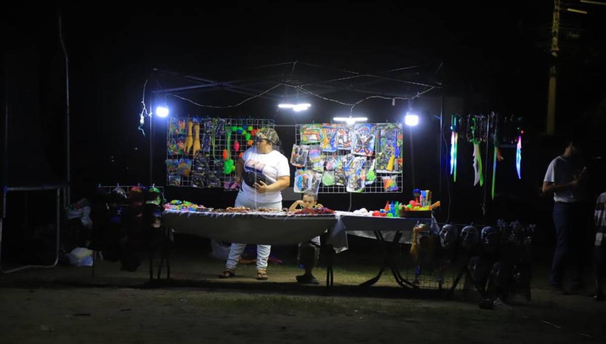 Tradición mágica: Porteños y turistas disfrutaron de la Noche Veneciana