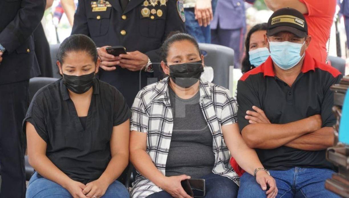 El policía murió el pasado domingo, fue velado desde ayer y sepultado hoy por la mañana.