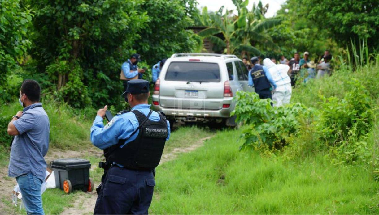 La camioneta gris fue vista a las 6:00 am de este miércoles, dijeron los trabajadores de la tierra, pero durante la madrugada nadie escuchó disparos de armas de fuego.