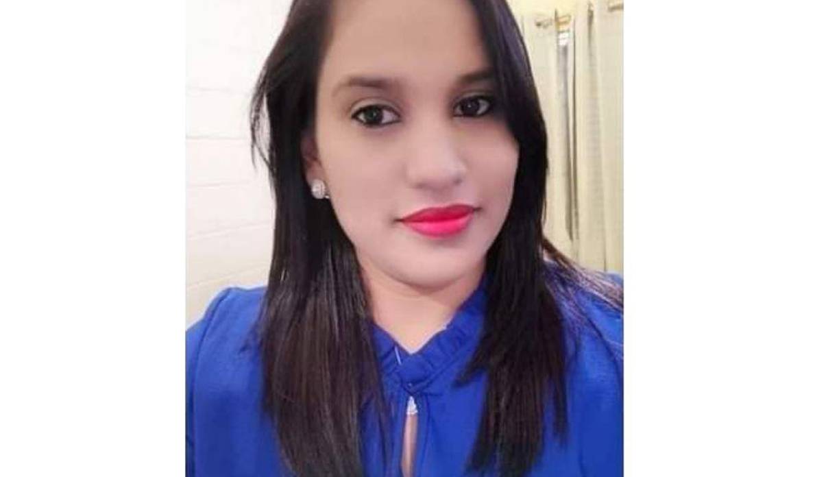 Ella fue ultimada ayer, martes, en la residencial Oro Verde de La Lima, Cortés.