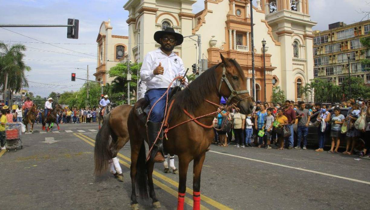 Jinete y su caballo, fieles amigos.