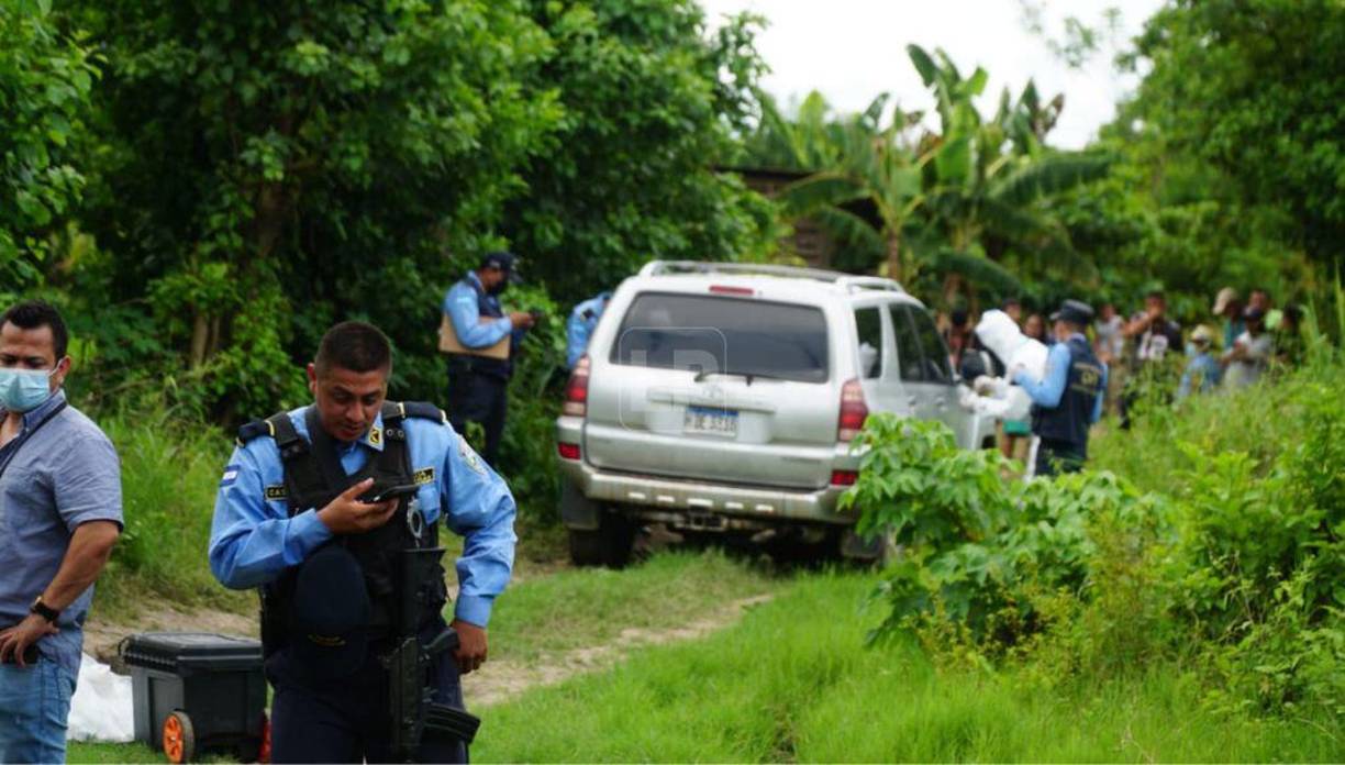Los vecinos mencionaron que nunca antes habían visto ese vehículo en la zona, por lo que se presume que las víctimas fueron traídas desde otro sector. 