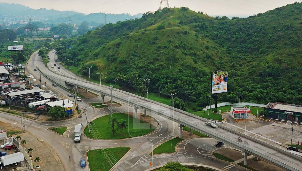 Intercambiador en el bulevar del este de San Pedro Sula, acceso a sectores como El Carmen y El Ocotillo, en la salida vieja a La Lima. 
