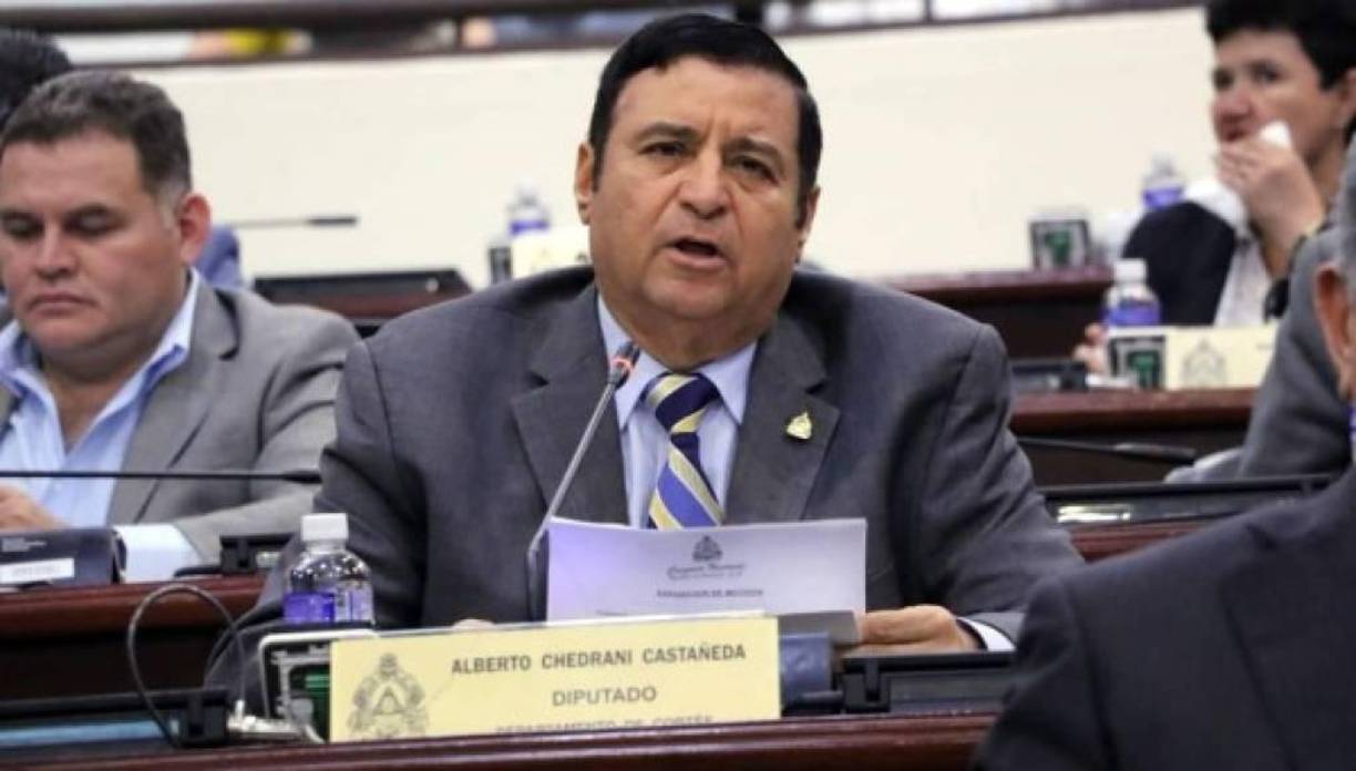 Otro de los señalados es Alberto Chedrani, actual diputado del Congreso Nacional, quien, de acuerdo con la acusación, percibió 19 depósitos que sumaron más de 2.9 millones de lempiras. A él se le acusa de lavado de activos, informó la Uferco.