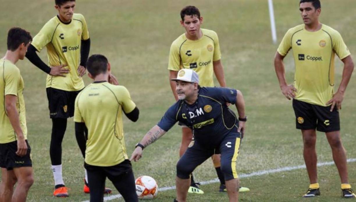 Uno de los premios invaluables de Diego Maradona es visitar a los jugadores de los Dorados de Sinaloa sorpresivamente en su casa, con la intensión de conocer a su familia y fortalecer el vínculo con ellos.