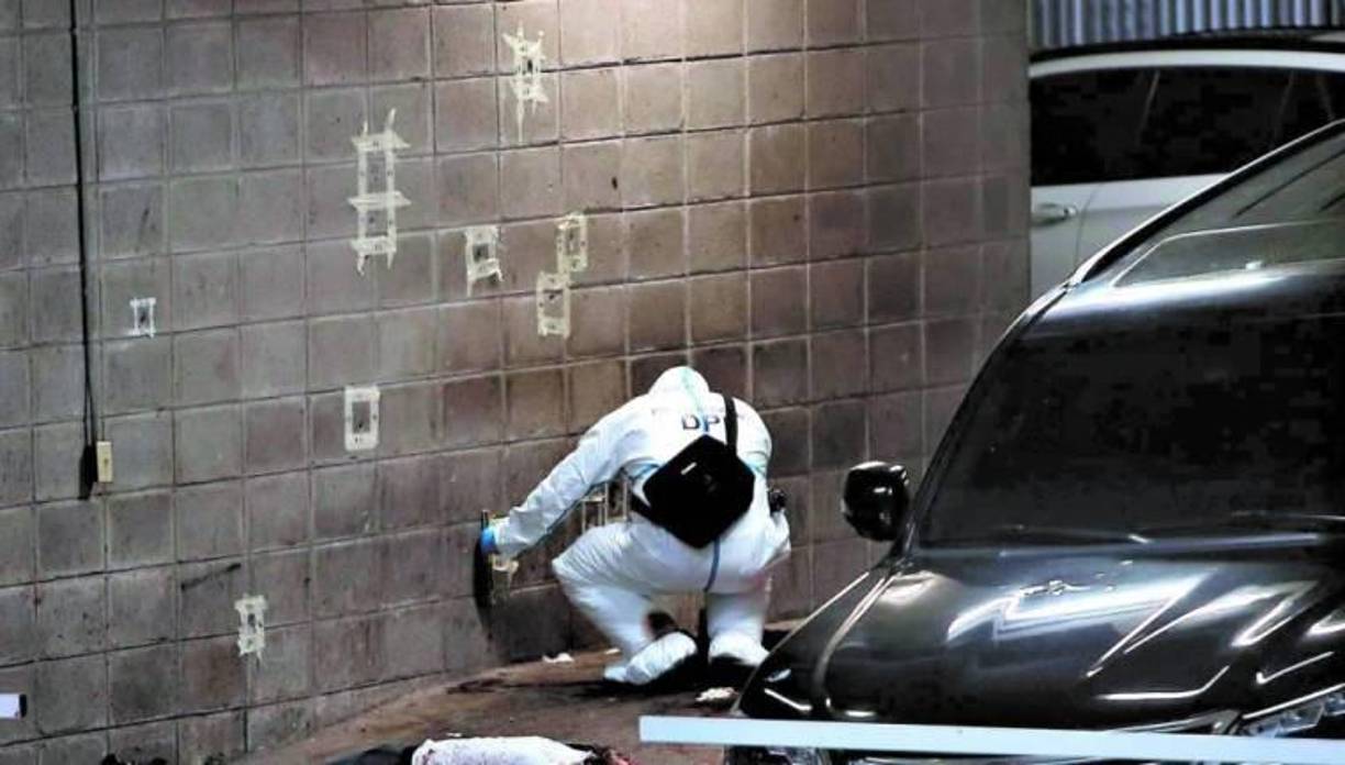 Uno de los muertos era sobrino de la esposa del general retirado Romeo Vásquez. La Policía capturó a dos hombres. Los implicados en el cuádruple crimen son Erick David Macías y Ever Ezequiel Espinoza Martínez, acusados por el Ministerio Público por suponerlos responsables de los delitos de asesinato y asociación para delinquir.