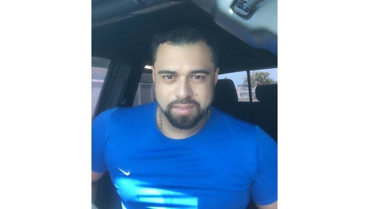 Según versiones de testigos, los perpetradores, que se conducían en una motocicleta, sin mediar palabras dispararon contra la humanidad de las tres personas, dejándolos gravemente heridos.