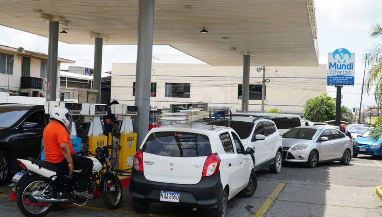 Incluso, muchos conductores que utilizan gas vehicular en sus unidades, salieron a buscar abastecerse. 