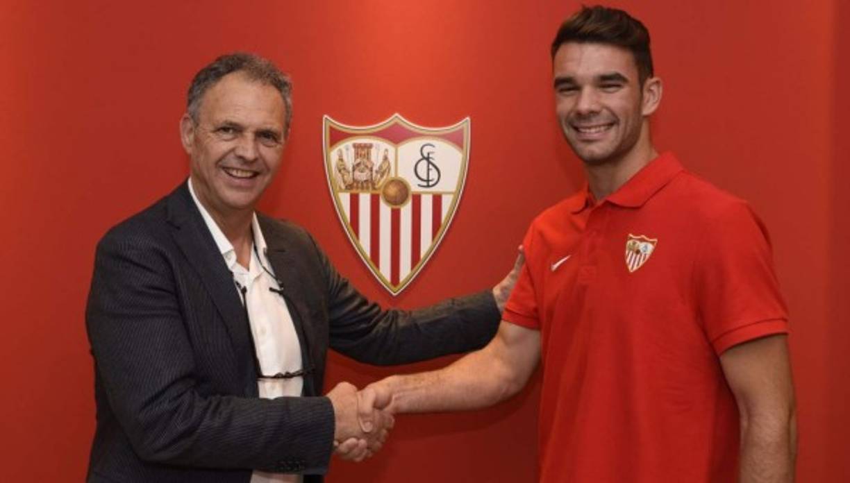 El portero español Juan Soriano, de 20 años, ha ampliado su contrato con el Sevilla hasta el 30 de junio de 2022 y hará la pretemporada en el primer equipo. En declaraciones a los medios del club hispalense, el joven guardameta afirmó que demostrará a Pablo Machín 'que aquí hay un potero en el que puede confiar'.