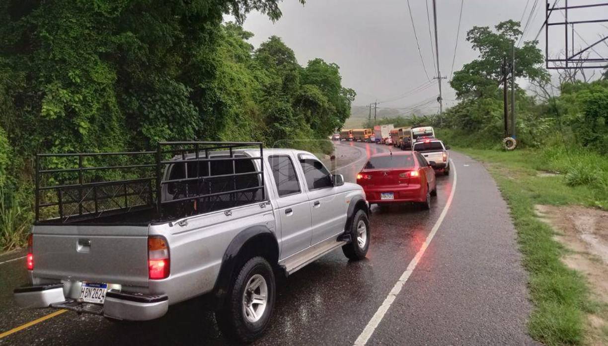 Son dos eventuales las que provocaron que decenas de vehículos se quedaran varados en la CA-4.