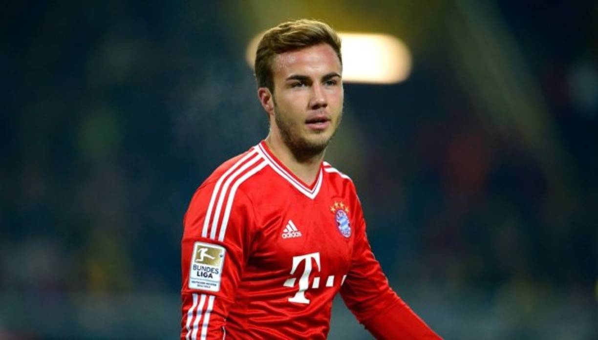 El delantero Mario Götze fue fichado por el Borussia Dortmund, el club en el que se formó, tras pasar tres temporadas en el Bayern Múnich que lo había incorporado por 37 millones de euros. Götze es el séptimo fichaje del Dortmund para el próximo curso tras las contrataciones del portugués Raphael Guerreiro, del danés Emre Mor, los españoles Marc Bartra y Mikel Merino y del francés Ousmane Dembelé.
