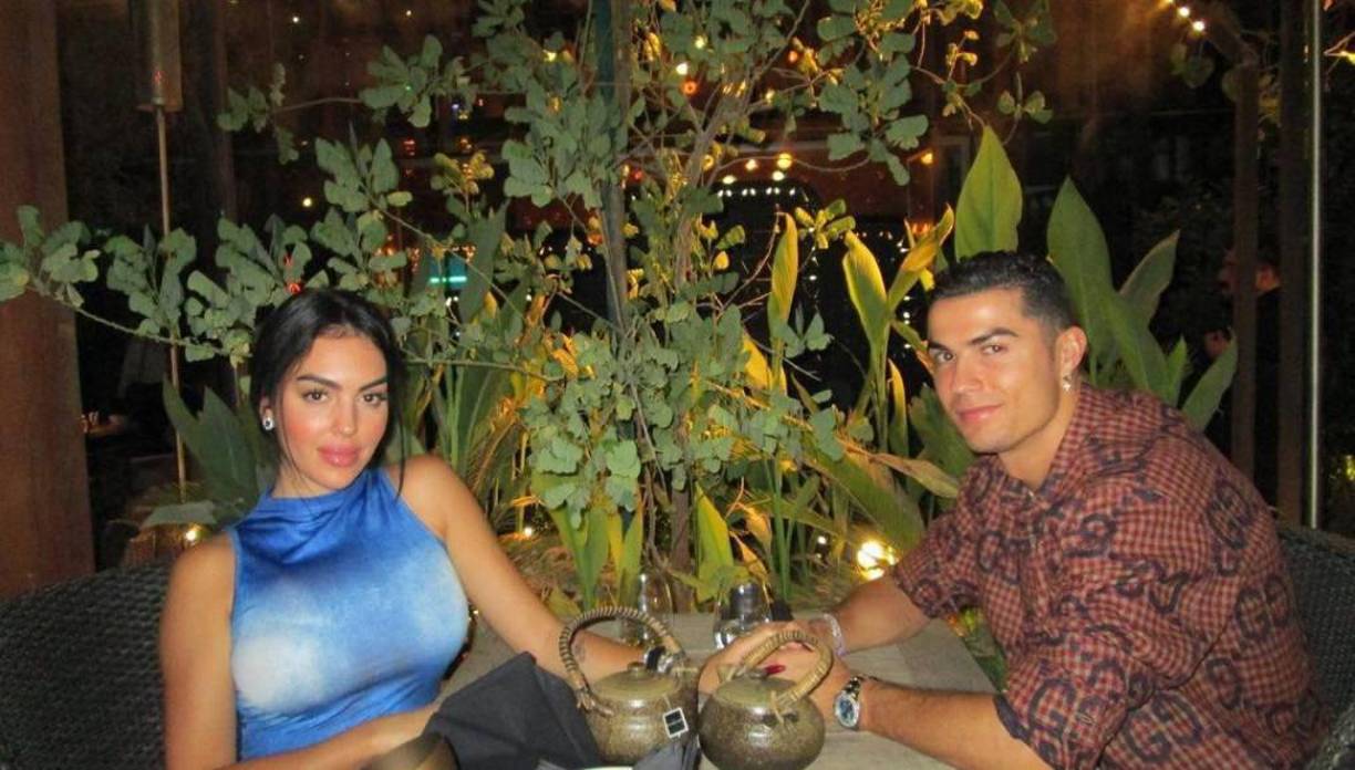 Lo cierto es que Georgina siempre es criticada para bien o para mal. Uno de sus excompañeros en la tienda Gucci de Madrid, donde ella conoció a Cristiano, habló de su actitud cuando la modelo volvió al negocio, pero ahora como clienta.