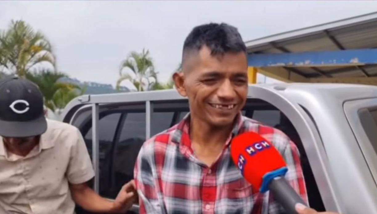 Cristobal Díaz Martínez tuvo audiencia en los juzgados de Santa Rosa de Copán y fue trasladado a bordo de un vehículo policial. 