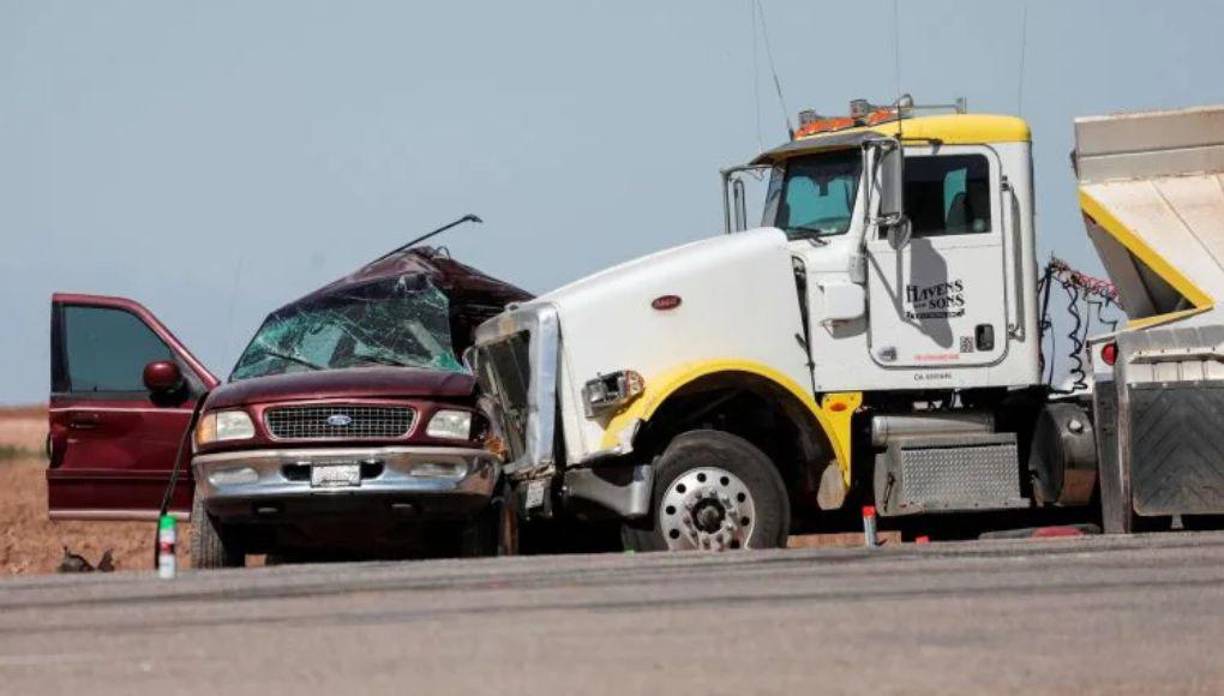 Más recientemente, el 2 de marzo de 2021, al menos 13 inmigrantes murieron y otros resultaron heridos al chocar contra un camión cerca de la frontera con México en California. El la camioneta viajaban varios niños.