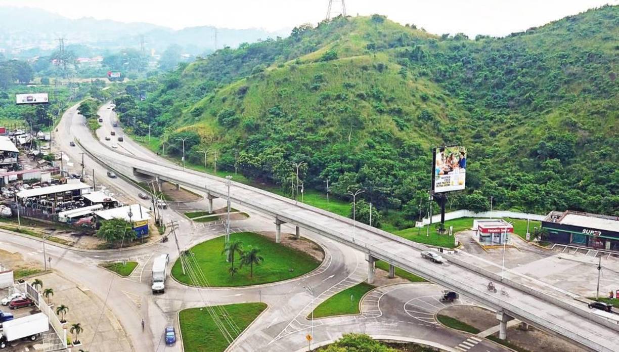La ciudad cuenta con dos imponentes intercambiadores construidos por el consorcio Siglo 21 en la salida norte y en sur, con el de el este, todas las salidas de la ciudad tendrán obras dignas y de utilidad, indican encargados de Siglo 21. 