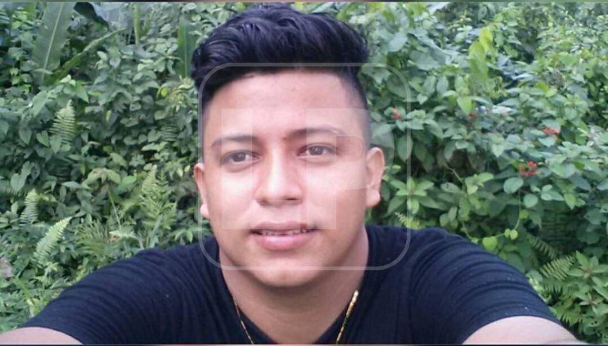 El cuerpo de Ramos Mejía había quedado atrapado entre el amasijo de hierro, pero un grupo de bomberos pudo sacarlo de allí.