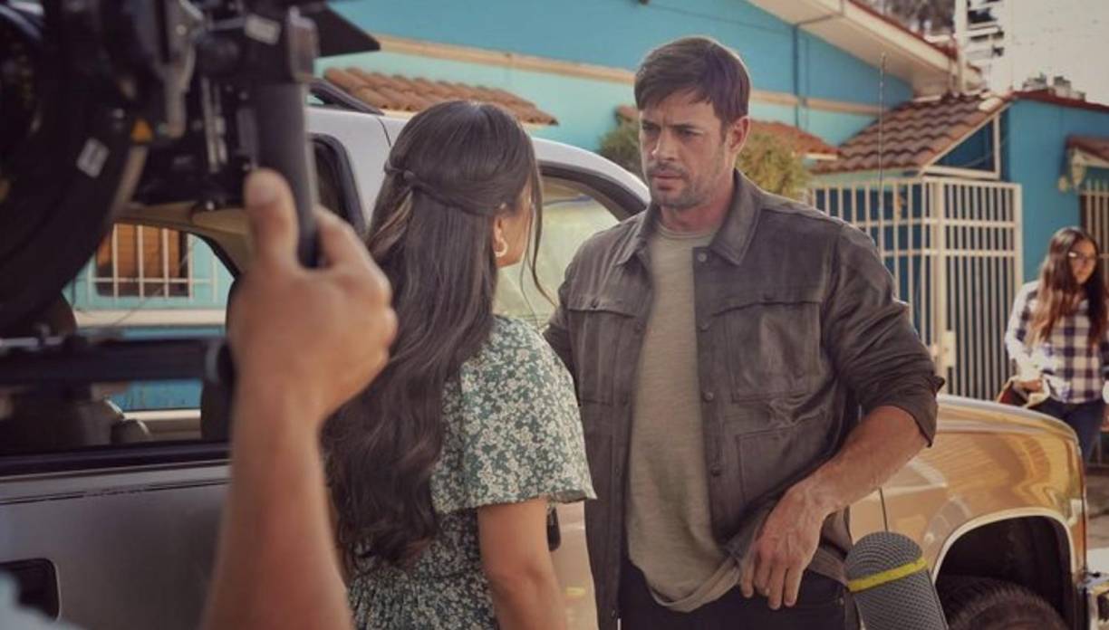 También es gnadora del Premio TVyNovelas a la Mejor Actriz Revelación.