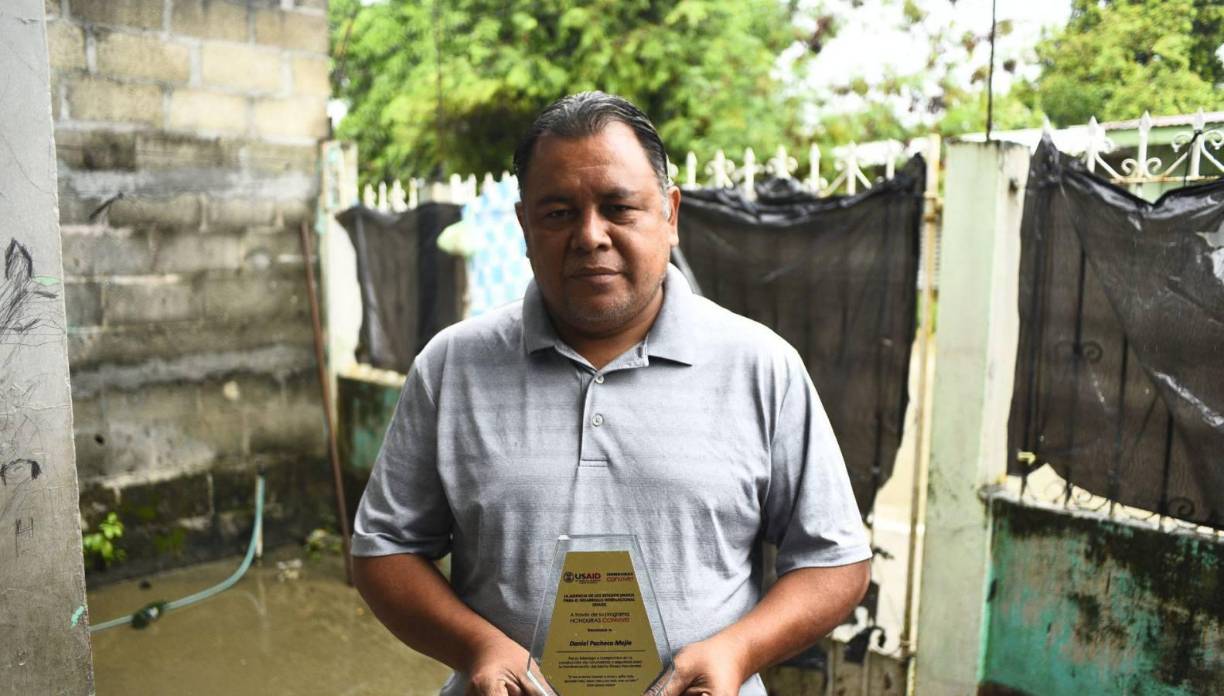 Gracias a su papel de abanderar la paz y la reinsersión, miembros de diferentes pandillas y niveles jerárquicos lo respetan. Su influencia se extiende a diversos barrios y colonias, participando como mediador de paz entre conflictos, disolviendo secuestros y predicando el evangelio. 