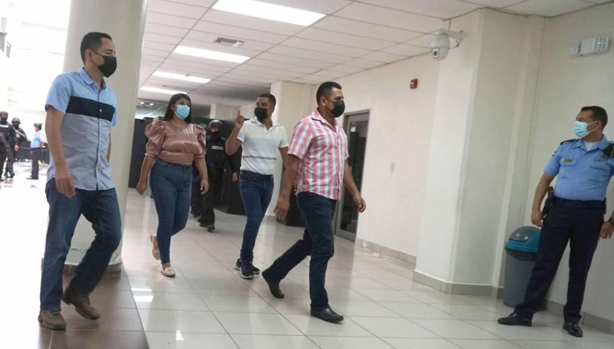 A Escobar Mejía se le acusa de los delitos de asesinato, tortura y simulación de infracción inexistente, mientras que al subinspector Sauceda Santos por el delito de encubrimiento de asesinato. Al agente Zelaya Gálvez se le presume responsable de los delitos de encubrimiento de asesinato y encubrimiento de tortura y a la agente Sandres Hernández por el delito de falsificación de documentos públicos, específicamente, por la elaboración de un reporte de denuncia falsa.