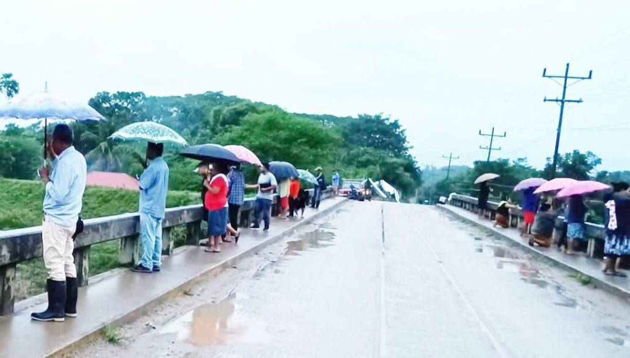 Esto se vio por primera vez ayer, viernes, en la calle que de la residencial Oro Verde conduce hacia la carretera CA-13.