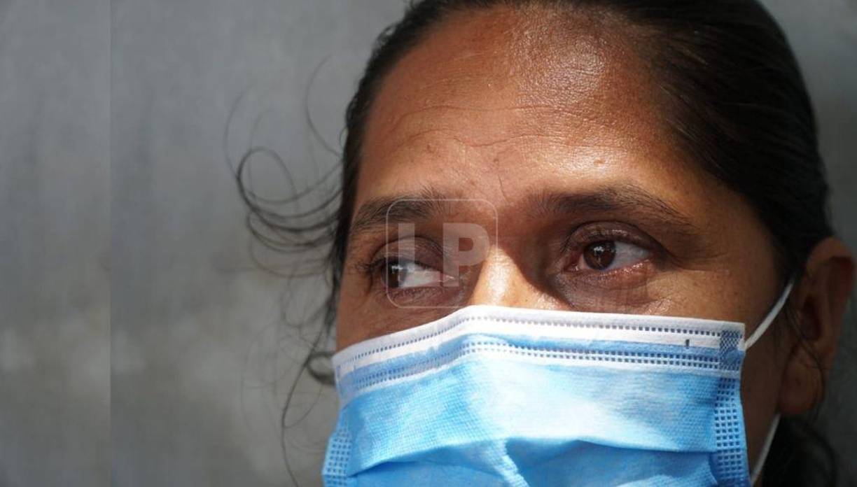 “Trabajando en un restaurante estaba y en la casa sembraba maíz, frijoles (...) se dedicaba a trabajar, solo a eso. Yo soy mujer sola, ‘yo la voy a ayudar, mamá’, me decía”, declaró entre lágrimas.