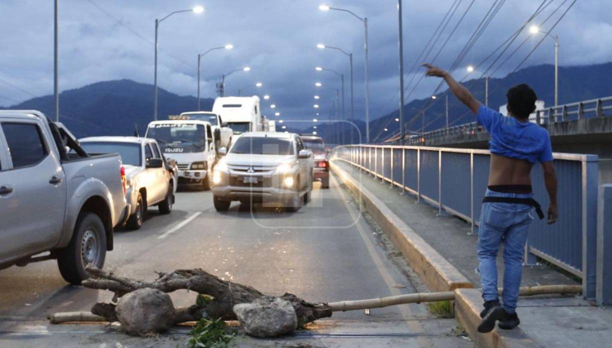 Diario LA PRENSA acudió esta noche con su equipo periodístico a cubrir la actualidad en El Progreso, la ciudad más poblada de Yoro. 