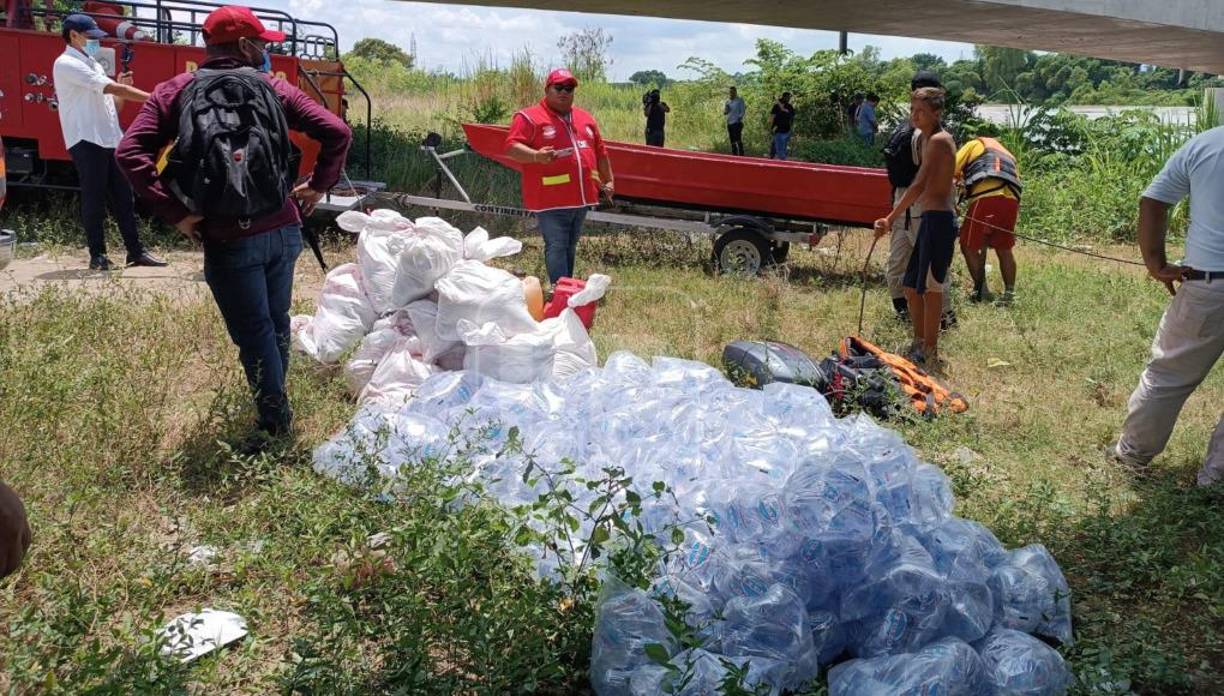 Con víveres se preparan autoridades para evacuar a familias de los campos bananeros progreseños. 