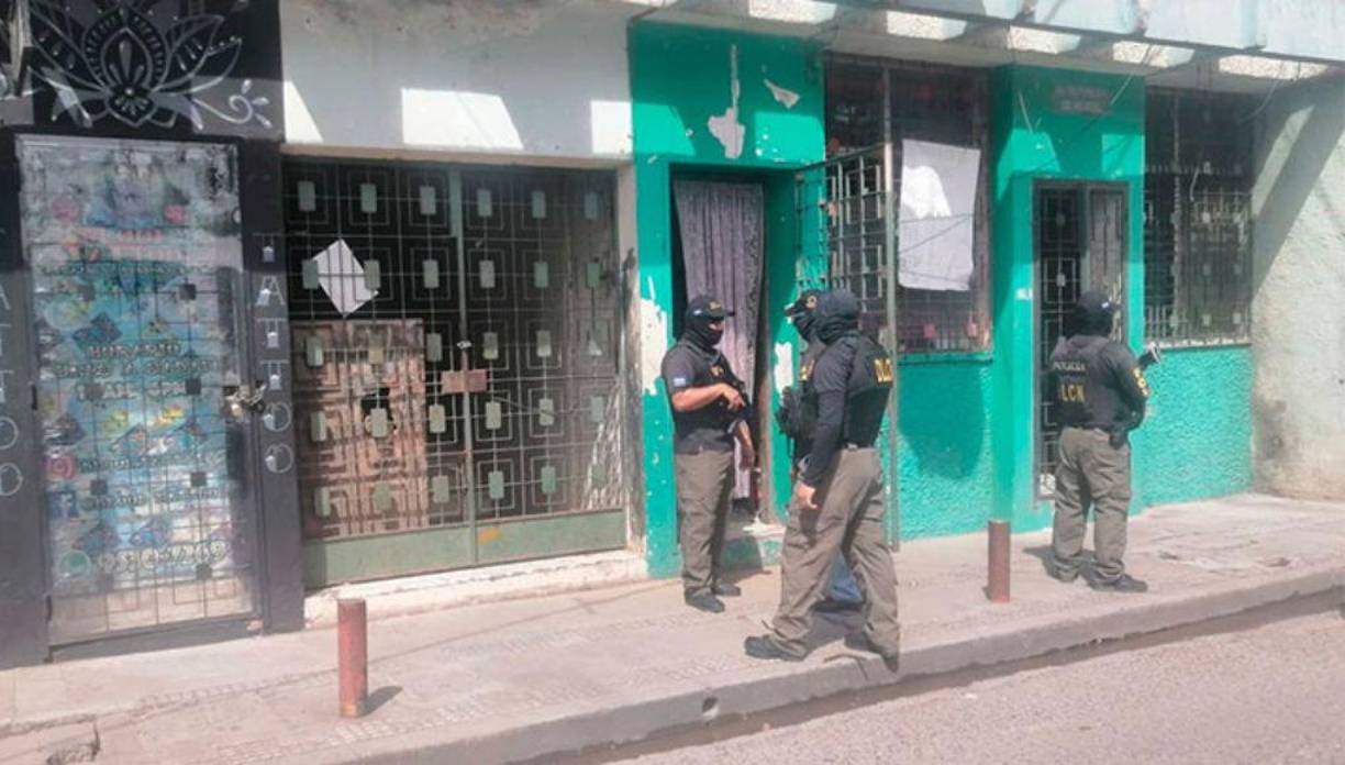 De acuerdo con el reporte, a uno de los detenidos se le considera el principal distribuidor de drogas en los mercados de Comayagüela, pero las autoridades no revelaron su nombre.