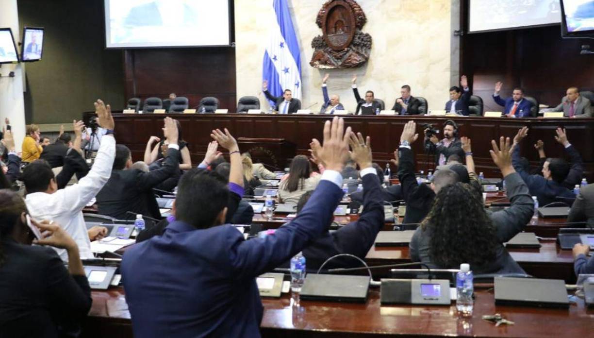 “Los imputados siguieron una tipología de desvío de fondos para financiamiento de gastos personales y de campañas políticas con el uso de redes de organizaciones de sociedad civil, captando los directivos de la ONG’s el dinero de los proyectos y retornándolo a los diputados mediante depósitos en efectivo en sus cuentas bancarias”, dijo la Uferco.