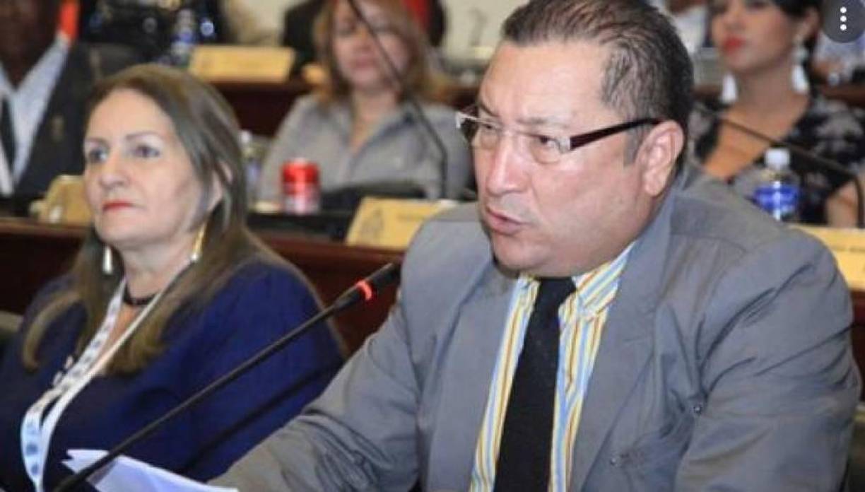 Vicepresidente alterno III: Juan Ramón Flores.