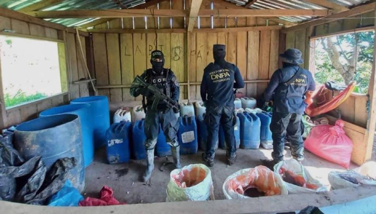 Desde hace décadas, el departamento de Gracias a Dios, habitado por indígenas misquitos, y otras regiones de Honduras han servido para descargar aeronaves y embarcaciones con cargamentos de cocaína, rumbo al norte.
