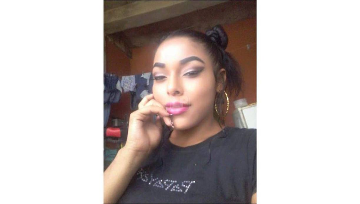 El crimen fue reportado a eso de las 8:00 am de este martes. Agentes de la Policía Nacional llegaron a la escena del crimen y acordonaron el área. 