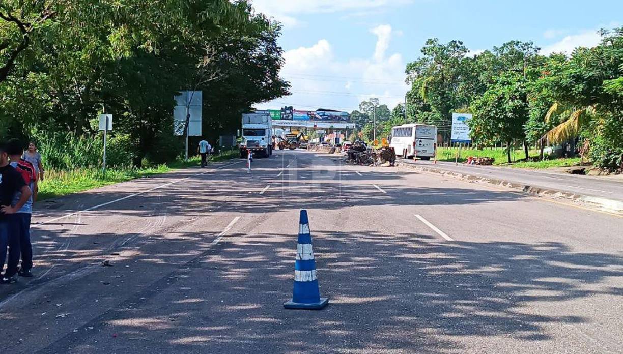 ¡Destrozada! Impactantes imágenes de la rastra que se accidentó en Santa Cruz de Yojoa