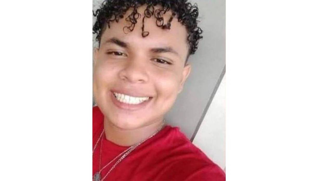 El múltiple homicidio ocurrió el domingo a las 6:20 pm frente a la casa de Escalón ubicada a dos cuadras de la posta de la Policía.