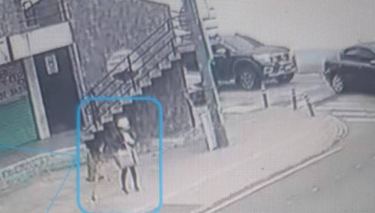 Según su versión, Floridalma se quedó en el quirófano conectada a un ventilador mecánico. Luego de unas horas y una evaluación, el enfermero indicó que era necesario suministrarle insulina a la paciente y que se le habría notificado al cirujano, quien respondió que debían esperar.