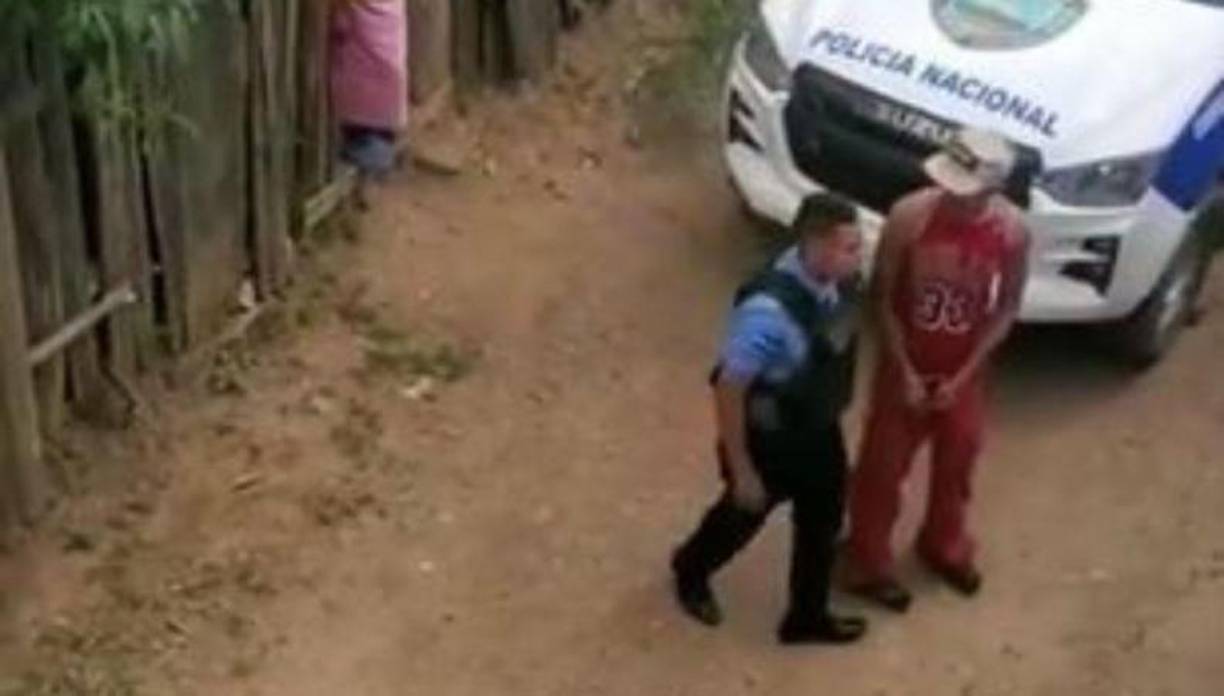 Según testigos, el victimario, en aparentemente en estado de ebriedad, interceptó a Geremy y le pidió que le diera el jugo que este iba tomando. El menor se negó y este le pegó con el machete. El cipote corrió, pero fue alcanzado por el hombre, hiriéndolo de muerte, según relataron.