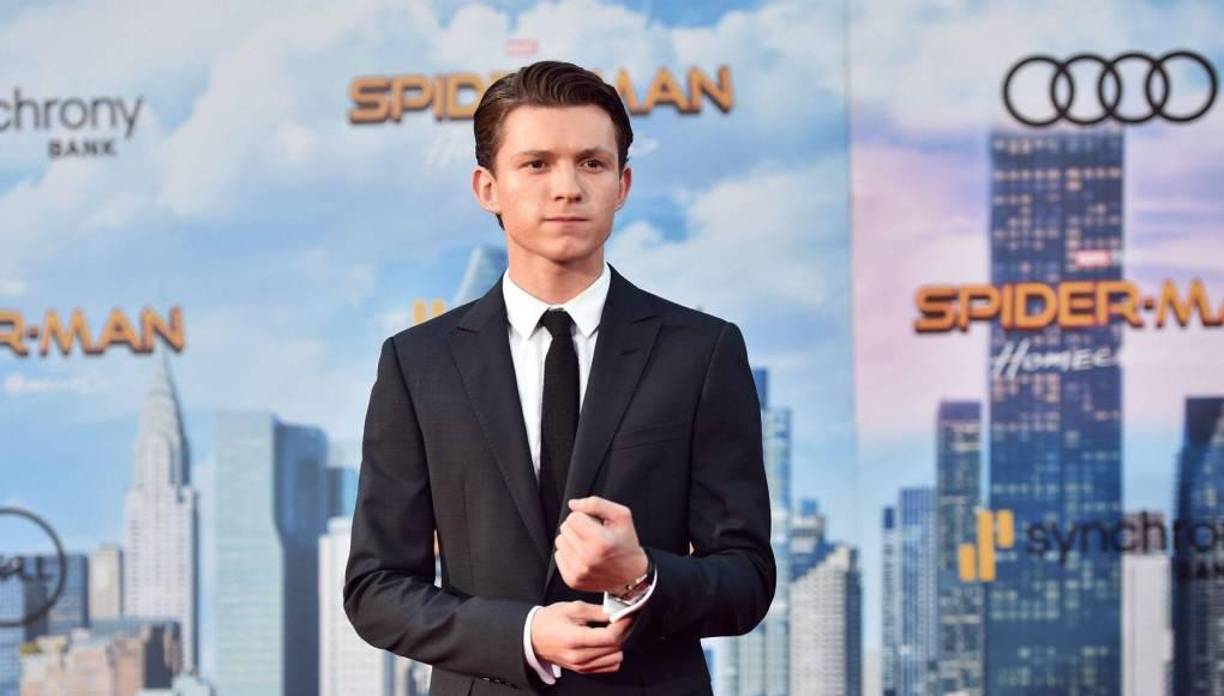 El protagonista de El Diablo a Todas Horas y Cherry le pidió a sus casi 68 millones de seguidores en Instagram que lo ayudaran a compartir el mensaje. Holland recibió el apoyo de sus fans y hasta del famosos como el cantante Justin Bieber, quien le escribió en la caja de comentarios un “te queremos”.