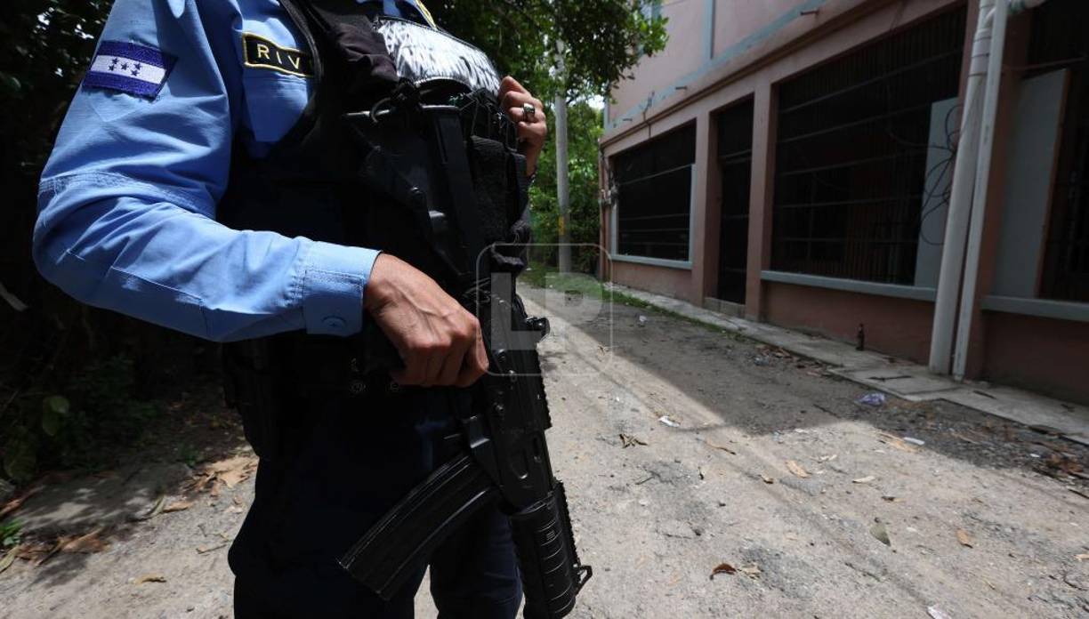 Están trabajando con más de 200 efectivos policiales, con operativos móviles y permanentes las 24 horas del día, pues el objetivo es que los grupos delictivos no se apropien de las viviendas abandonadas.