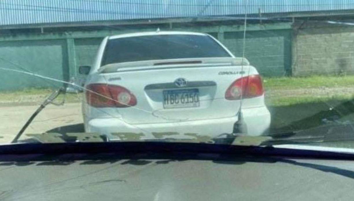 Geovany conducía su taxi desde Sabá y no se despegaba de la Tacoma de la pareja.