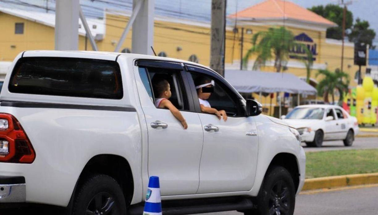 -Aumentar la velocidad cuando otro vehículo trate de sobrepasar.- Transportar niños o niñas menores de 12 años en el asiento delante derecho.