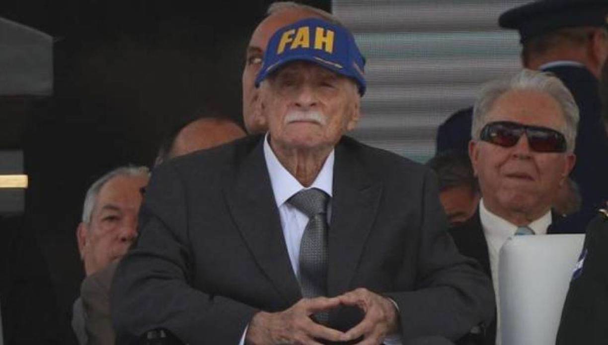 La base aérea de Palmerola lleva su nombre.