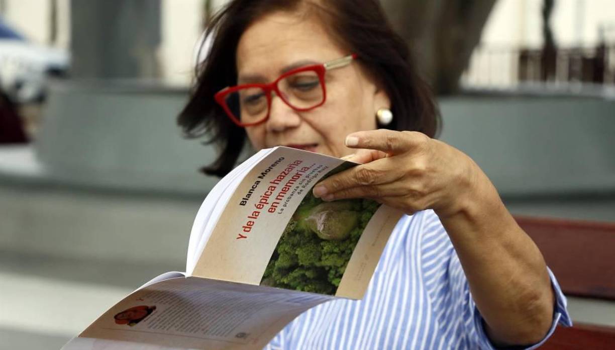 Pero esa historia de los dos españoles a caballo también “es falsa”, porque “es imposible que una bestia transitara por la zona del peñón de Cerquín, donde abundan los despeñaderos y precipicios”, afirma la periodista, quien como parte de otra investigación para un primer libro suyo, “Crónicas y reportajes históricos” (Editorial Guaymuras), investigó en el Archivo General de Indias, de Sevilla.