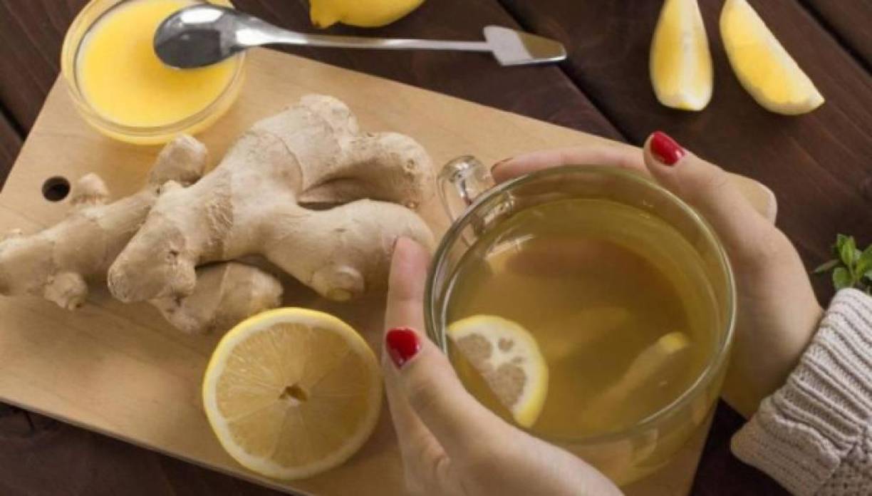 El té de jengibre es conocido por sus propiedades antiinflamatorias y digestivas. Esta bebida ayuda a aliviar el malestar estomacal y a combatir los síntomas del resfriado. Además, su sabor picante y reconfortante lo convierte en una opción ideal para los días fríos1.