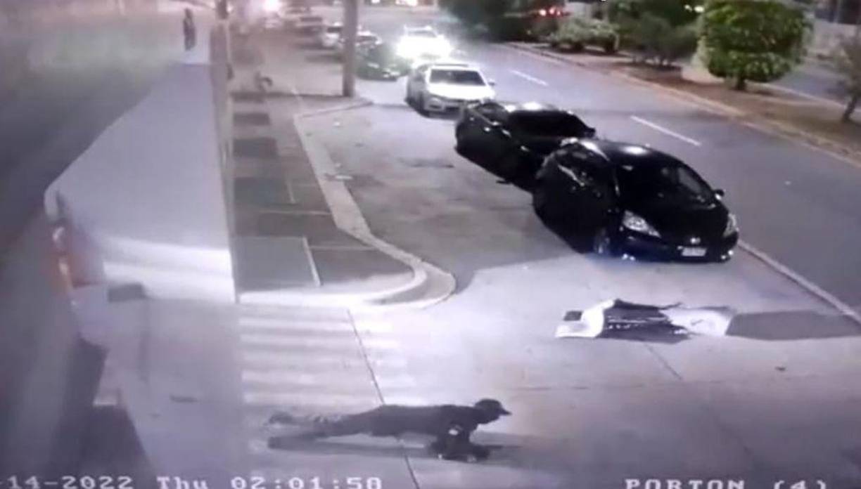 Las cámaras de seguridad grabaron cómo él se arrastraba por el suelo. 