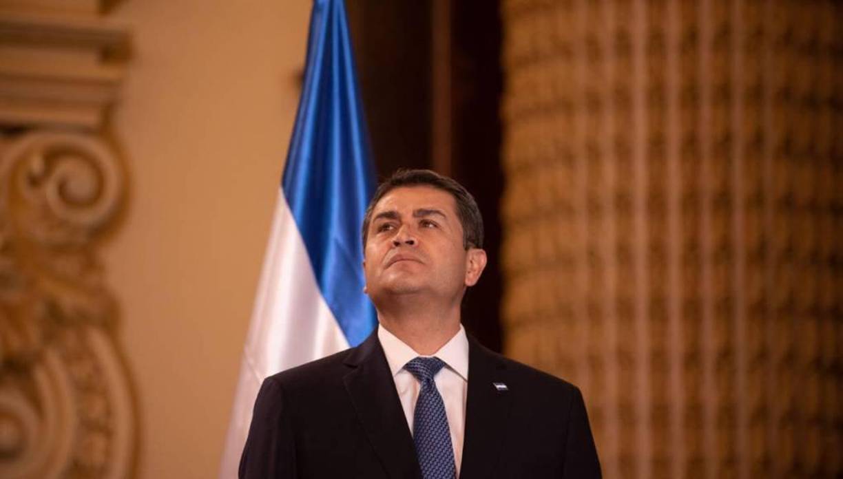 De acuerdo con Colón, en los resúmenes de las grabaciones que le han entregado, faltan varias cosas y son casi inaudibles. El juez Castel pidió al abogado que hablara con la fiscalía sobre las transcripciones, que deben ser en español.